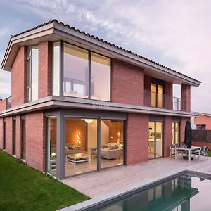 villa-exclusiva-piscina-privada-parking-aire-ac.catalonia-hotels.com/